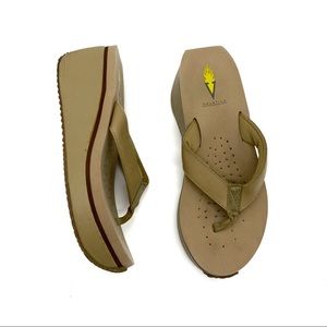 2000s tan chunky platform flip flops